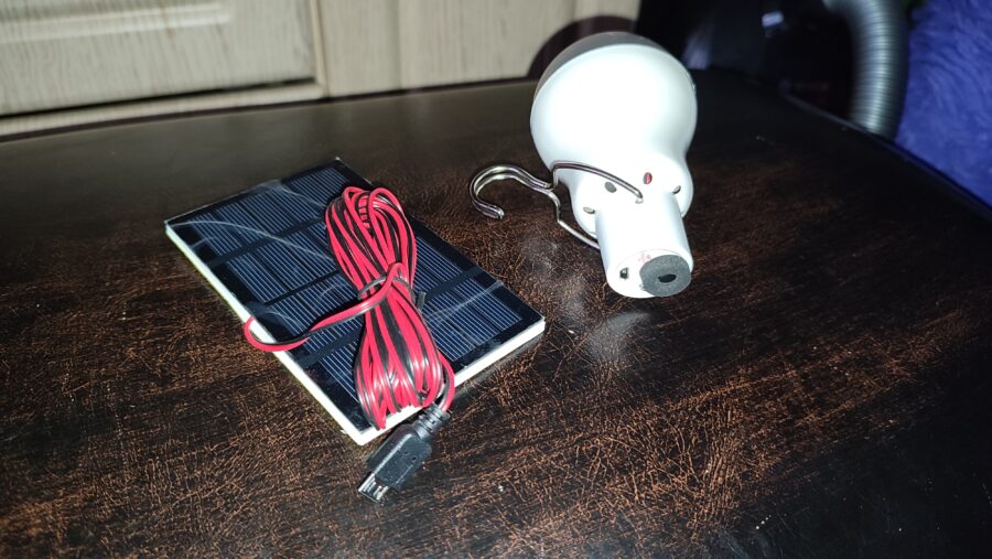 Светодиодная лампа с солнечной панелью USB