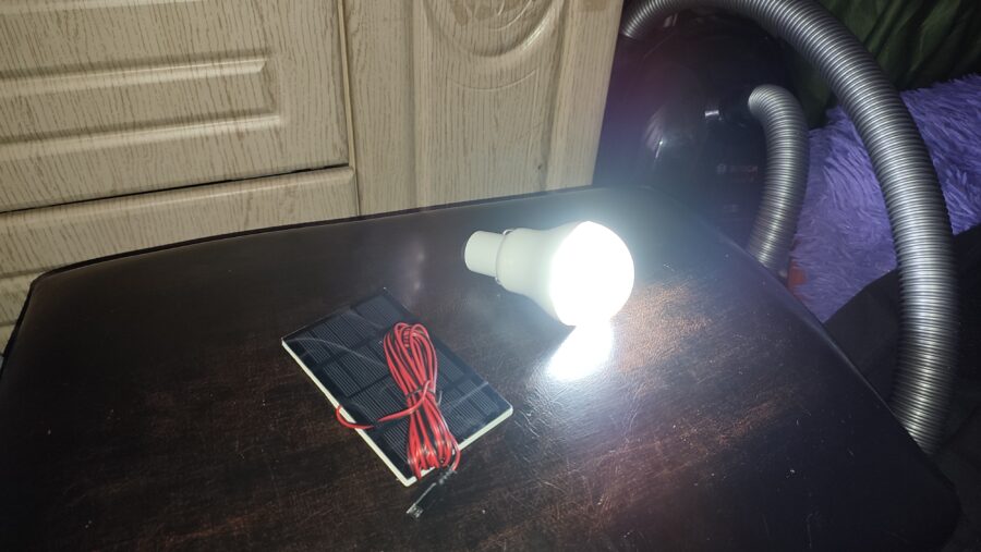 Светодиодная лампа с солнечной панелью USB
